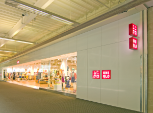 Uniqlo wide view Palisades Center