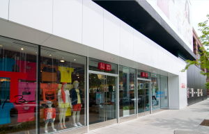 Uniqlo storefront Ridge Hill West Chester